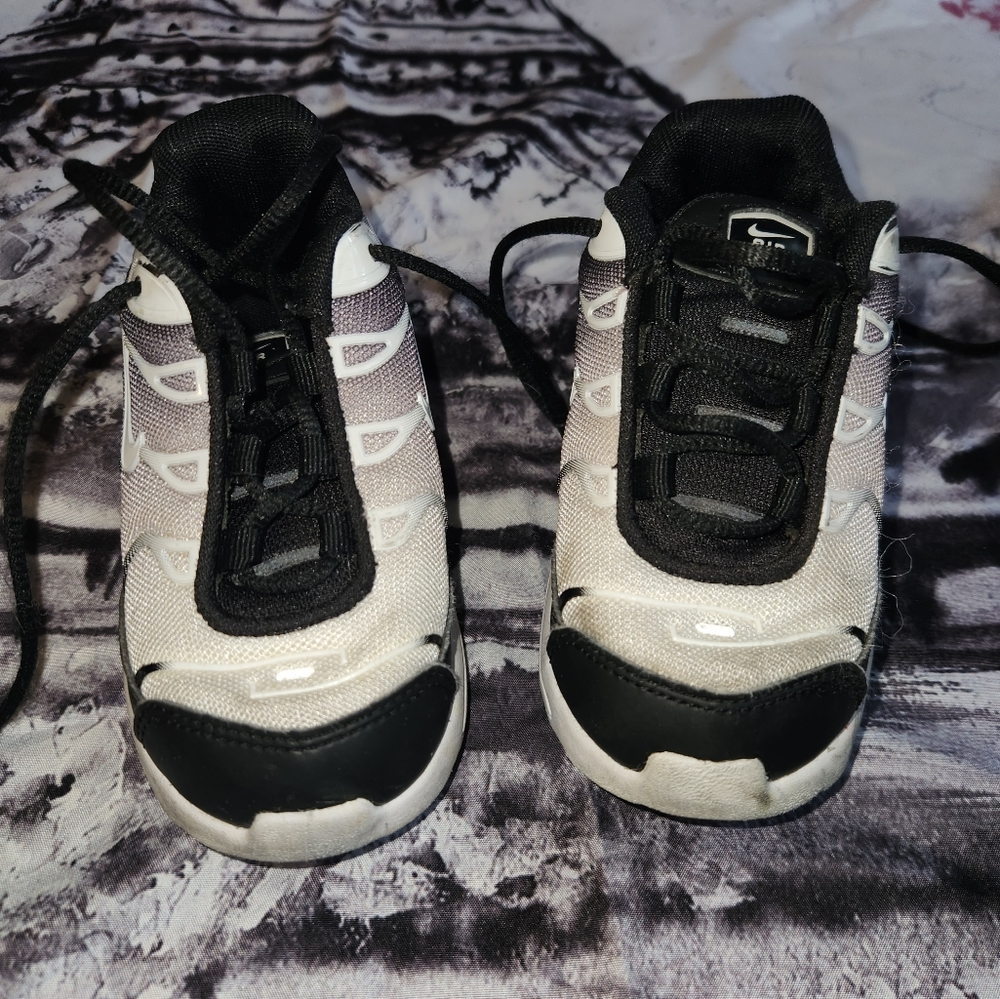 Nike Air Max Plus Toddlers 8C black and white kids sneakers